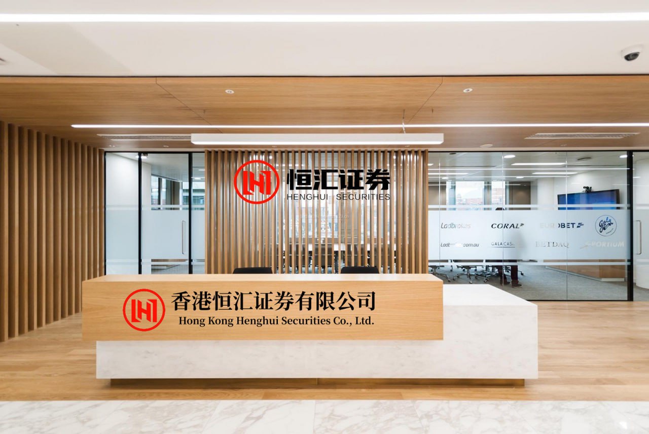 天弘优配 烈士吴石的夫人王碧奎晚年直言：宁可在台湾漂泊三十载，也一定不回大陆，暮年移居美国时说出心中实情。旁人听了这话，大多觉得不解，甚至有人误以为她对故土毫无念想，可只有王碧奎自己清楚，这份决绝的背后，藏着半生的压抑、牵挂与身不由己，从来都不是薄情，而是被逼到绝境里的无奈选择。1950年6月1...